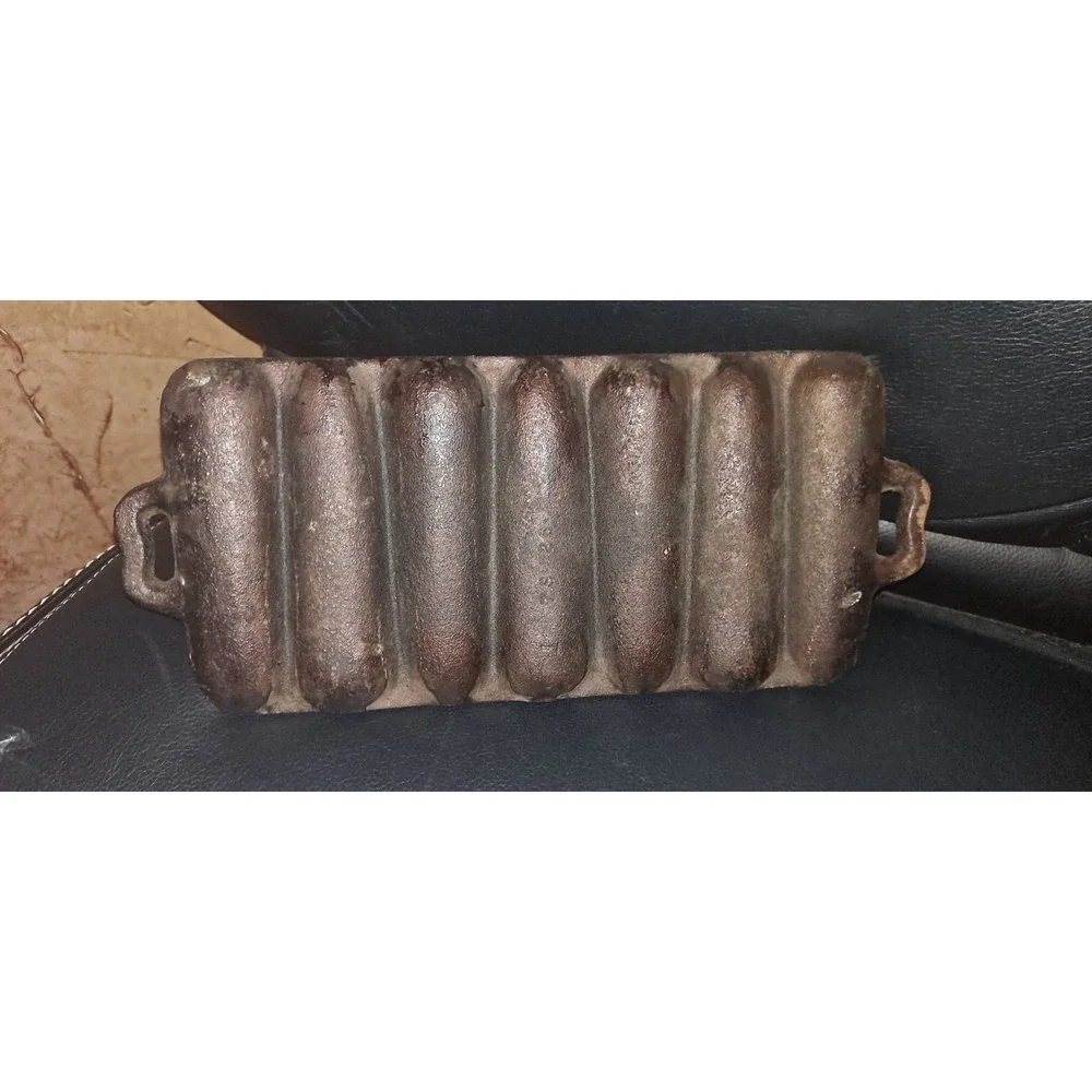 Cast Iron Cornbread Muffin Pan